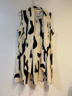 Sleeveless Black & White Abstract Print Tie-Neck Top